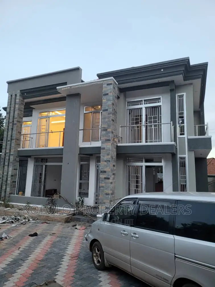 5bdrm Mansion in Kyanja, Central Division for sale