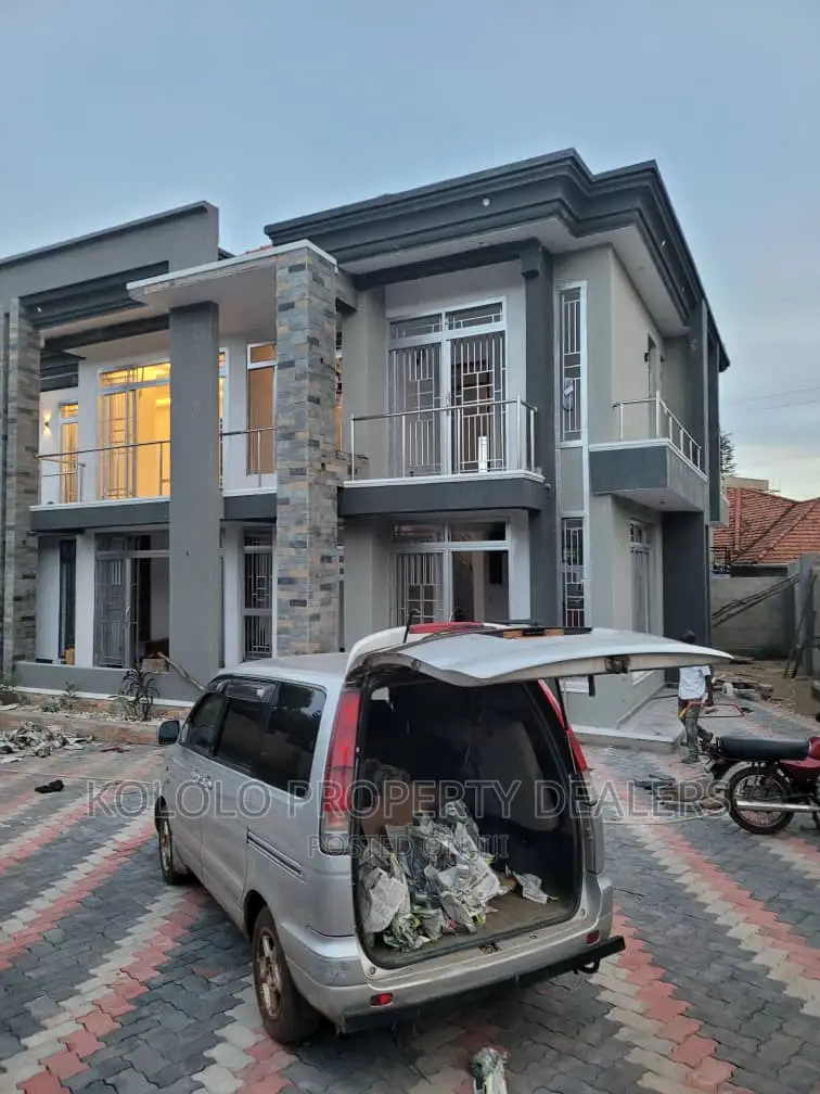 5bdrm Mansion in Kyanja, Central Division for sale