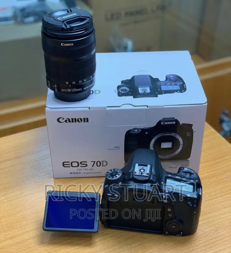 Canon EOS 70D WTH 18-135mm Lens