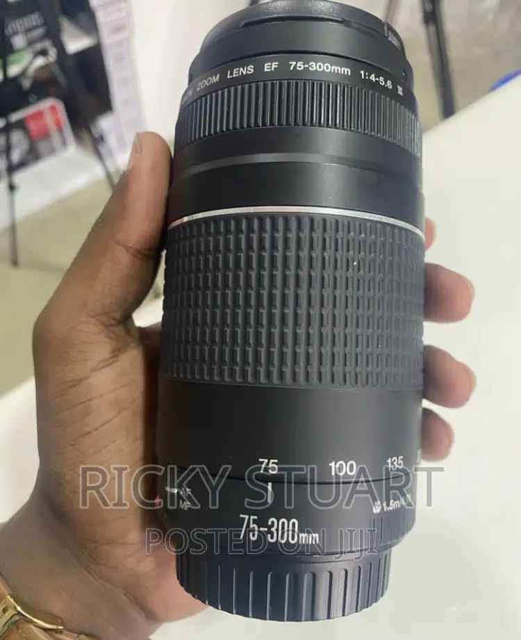 Canon EF 75-300mm F/4-5.6 III Len