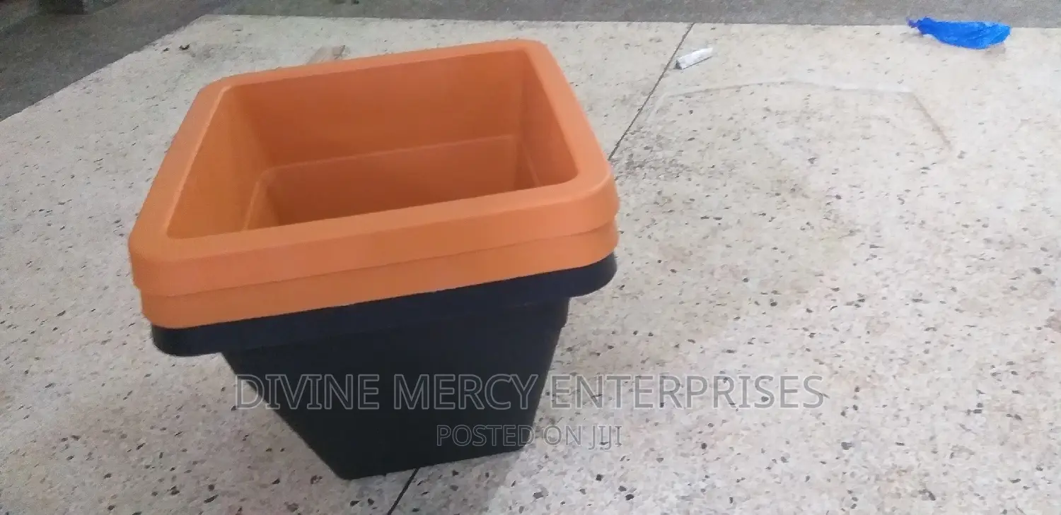 Flower Pot With Seater