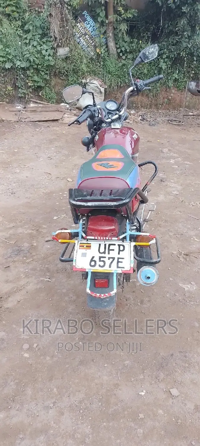 TVS HLX 125 2023 Red