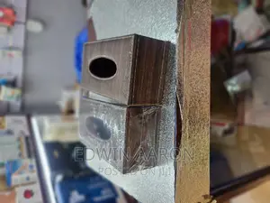 Tissue Holder