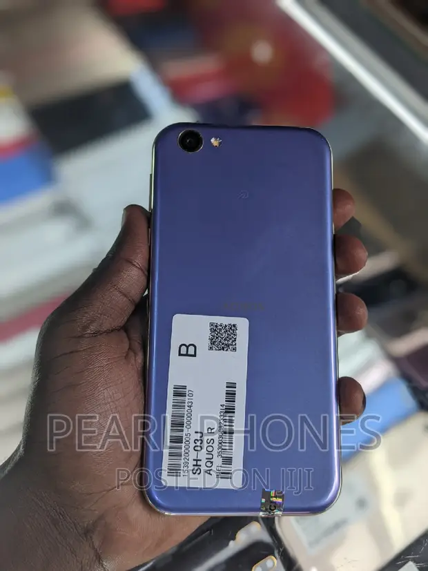 Sharp Aquos R SHV39 64 GB Blue in Central Division - Mobile