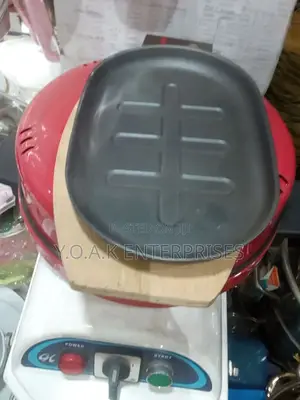 Cast Iron Sizzling Plater With Wooden Holder
