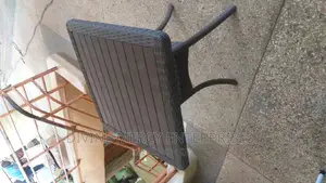 SQUARE Table With Angular Le