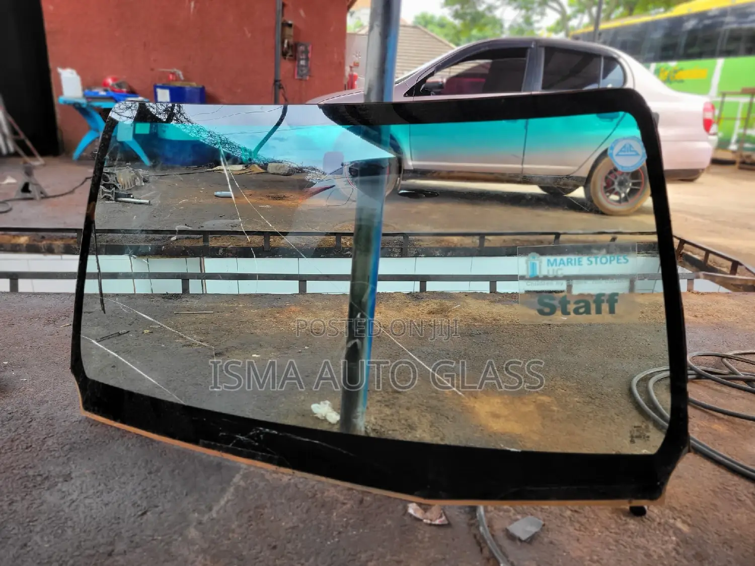 Windscreen Glass Replacing