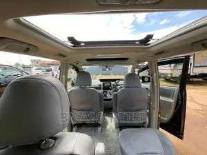 Toyota Noah 2.0 143hp AWD (8 Seater) 2012 Gray