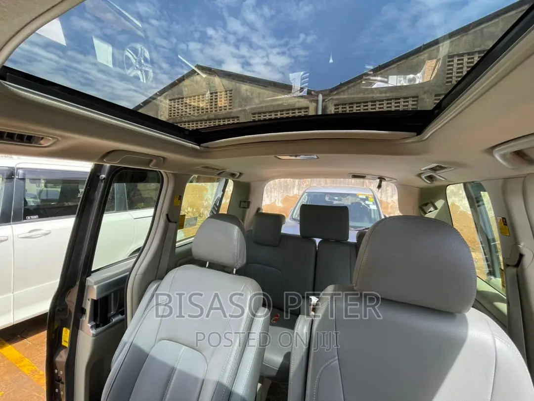 Toyota Noah 2.0 143hp AWD (8 Seater) 2012 Gray