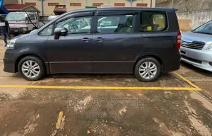 Toyota Noah 2.0 143hp AWD (8 Seater) 2012 Gray