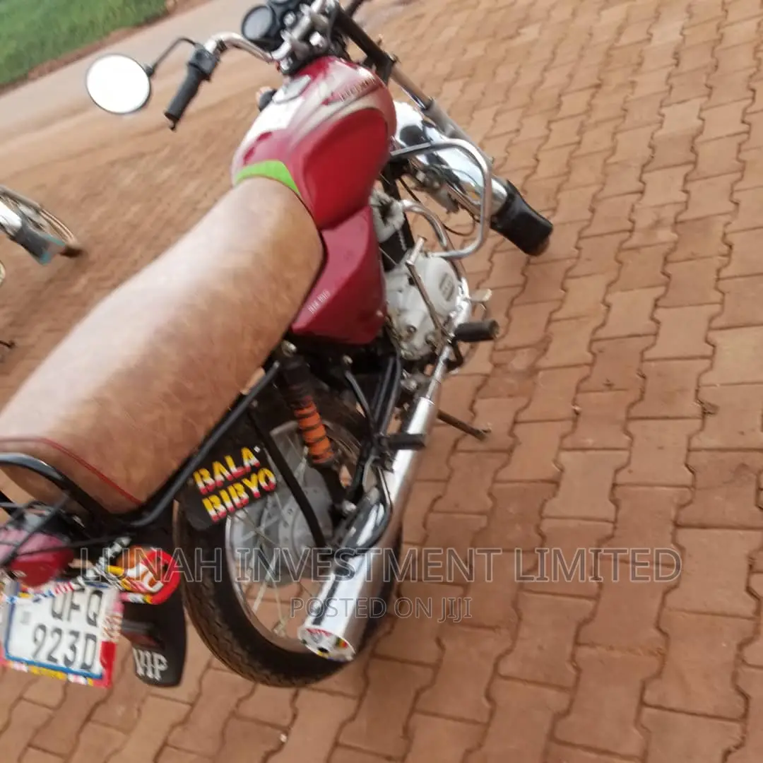 Bajaj Avenger 160 Street 2023 Red