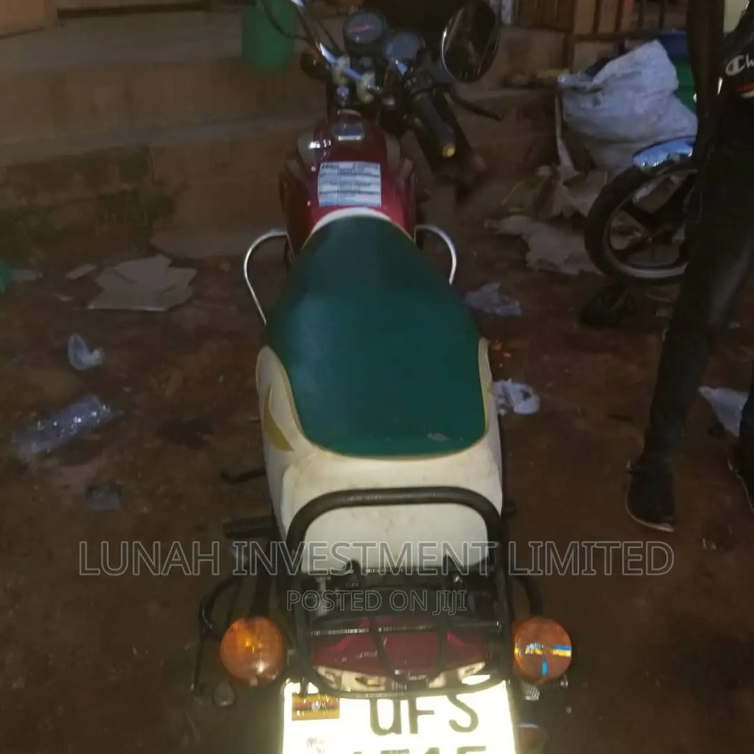 Bajaj Boxer 2022 Red