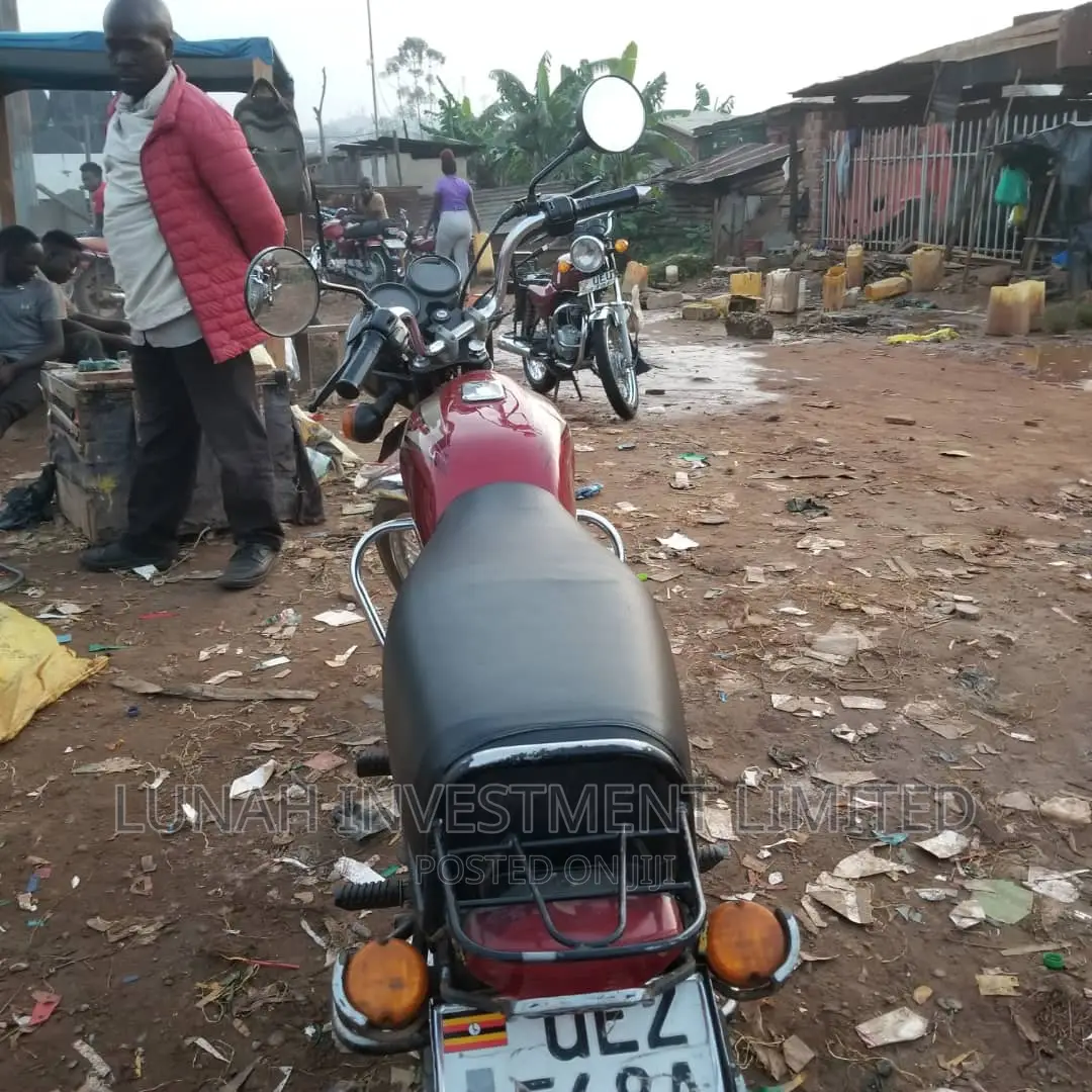 Bajaj Discover 100 2022 Red