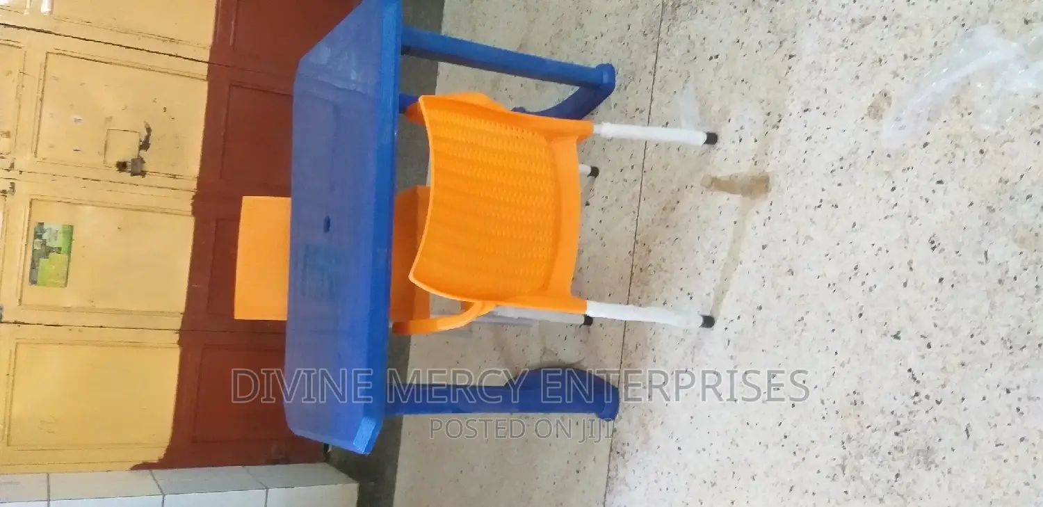 Atable and Steel Leg Chair