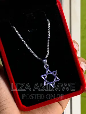 Simple Lady’S Necklaces Available