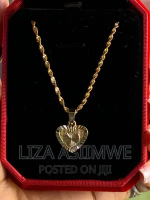 Lady’S Necklaces Available With Its Gift Box Available