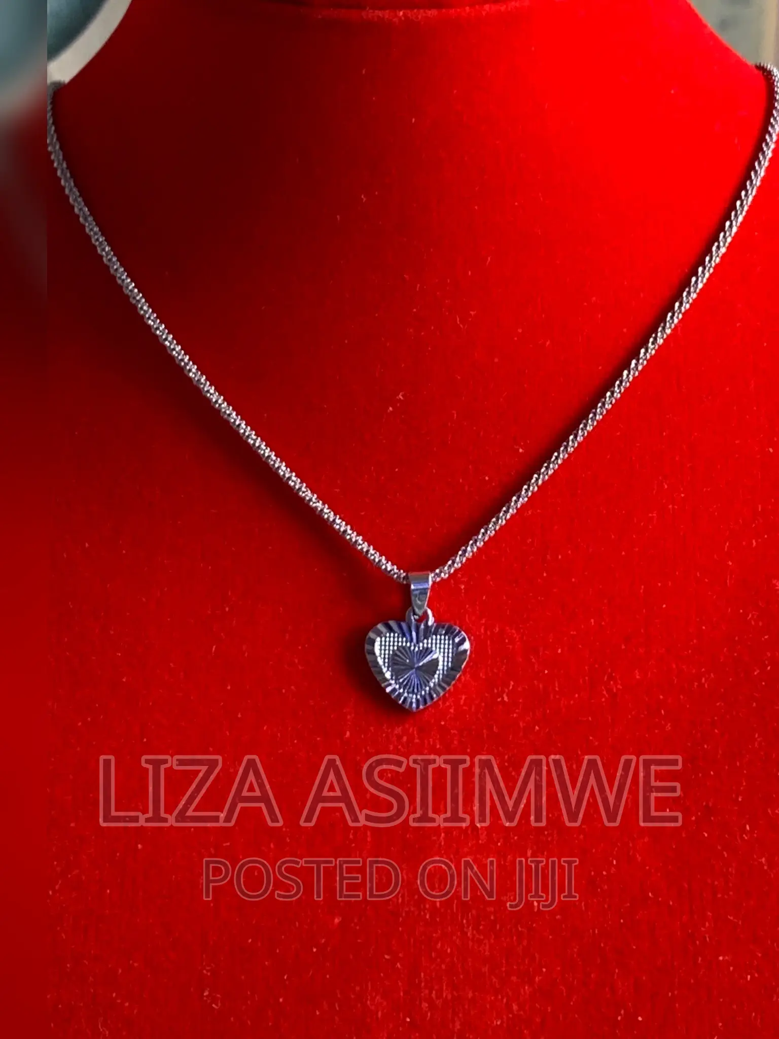Simple Lady’S Necklaces Available