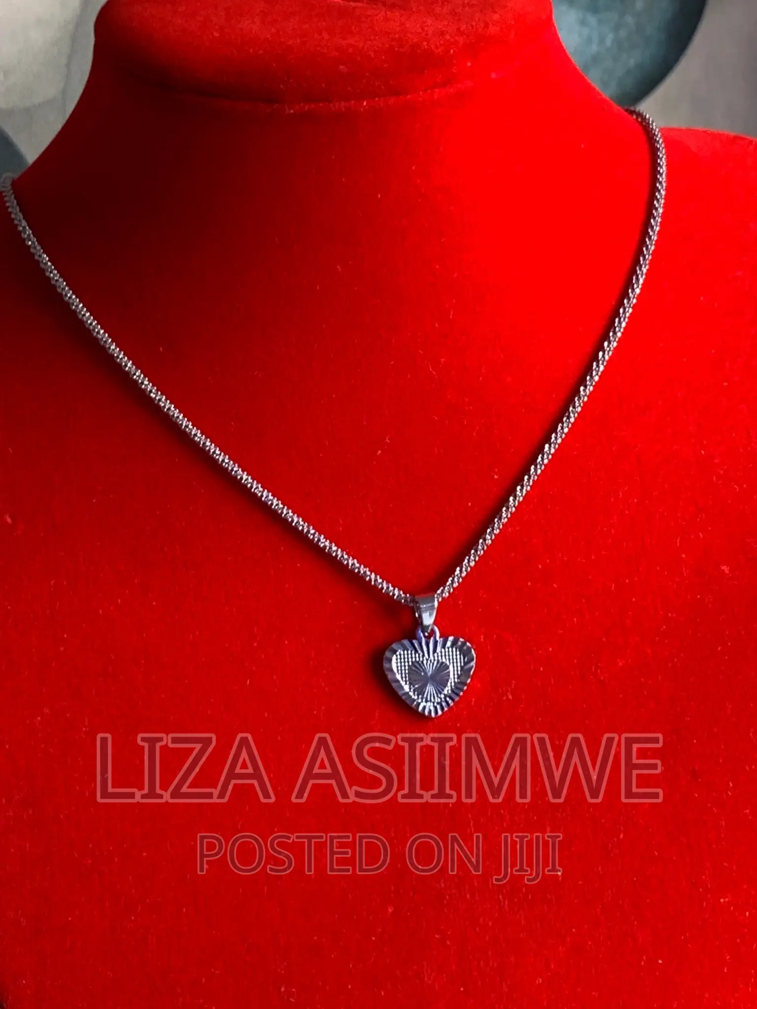 Simple Lady’S Necklaces Available