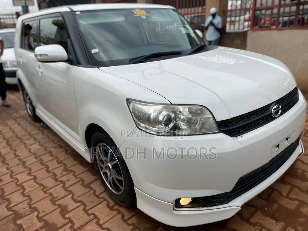 Toyota Corolla Rumion Hatchback 1.5 FWD 2011 White