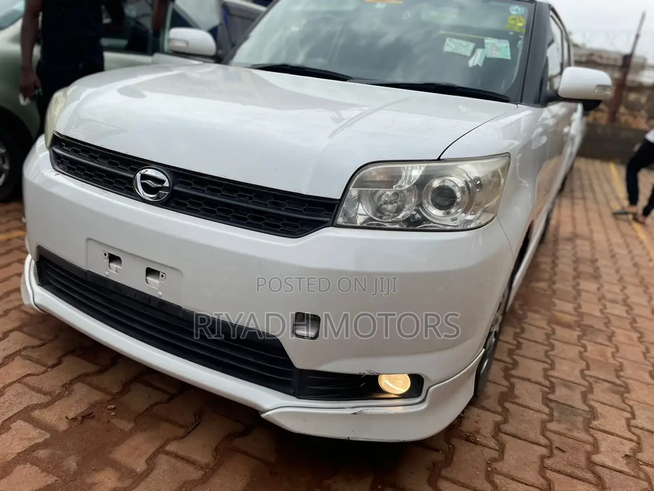 Toyota Corolla Rumion Hatchback 1.5 FWD 2011 White