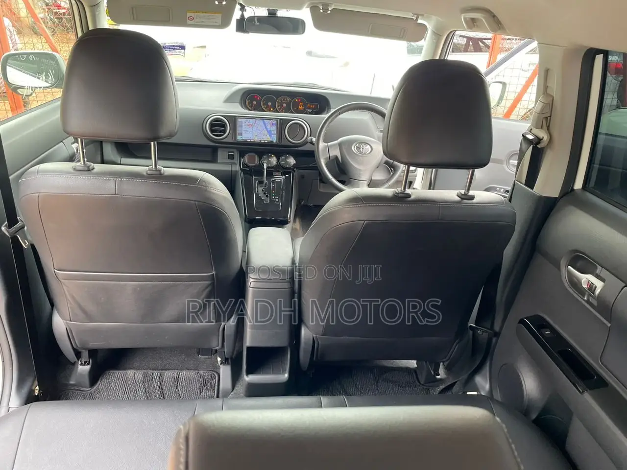 Toyota Corolla Rumion Hatchback 1.5 FWD 2011 White