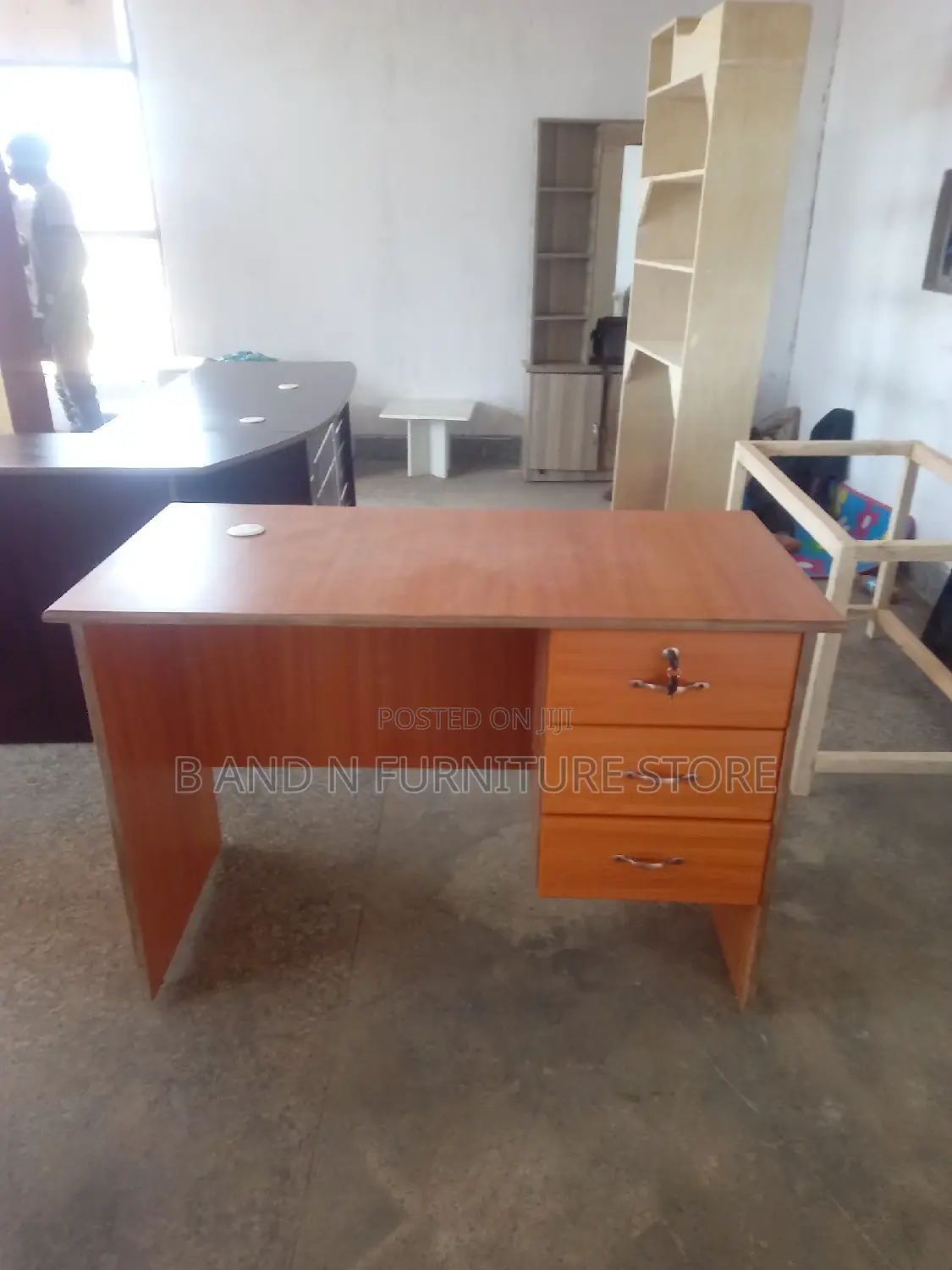 Beautiful Office Table 120 by 60cm by 80cm