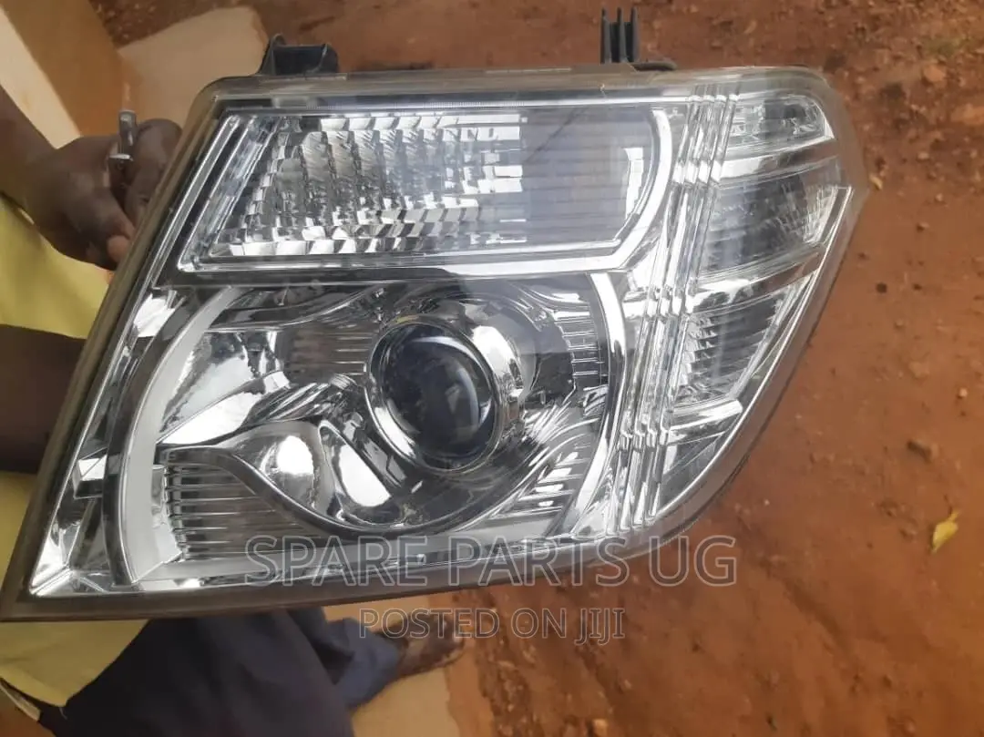 Nissan Navara 2005 - 2014 Headlight