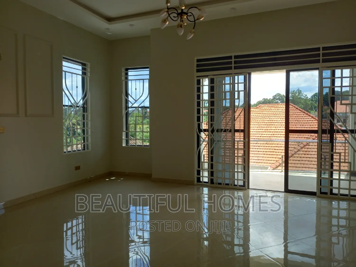 Furnished 6bdrm Duplex in Kira Ministers for sale