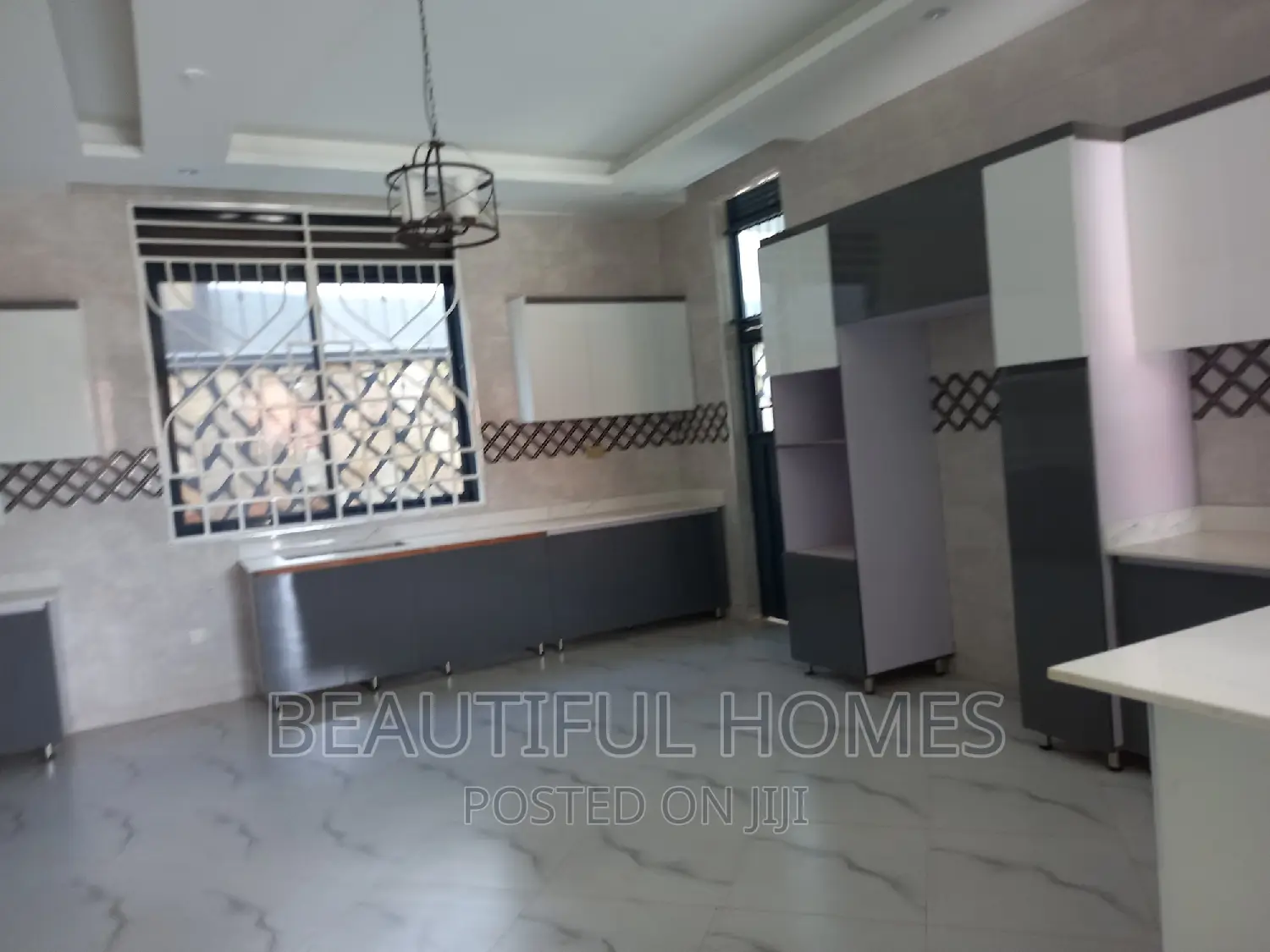 Furnished 6bdrm Mansion in Kira Organised for sale
