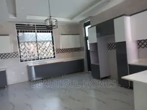 Furnished 6bdrm Mansion in Kira Organised for sale