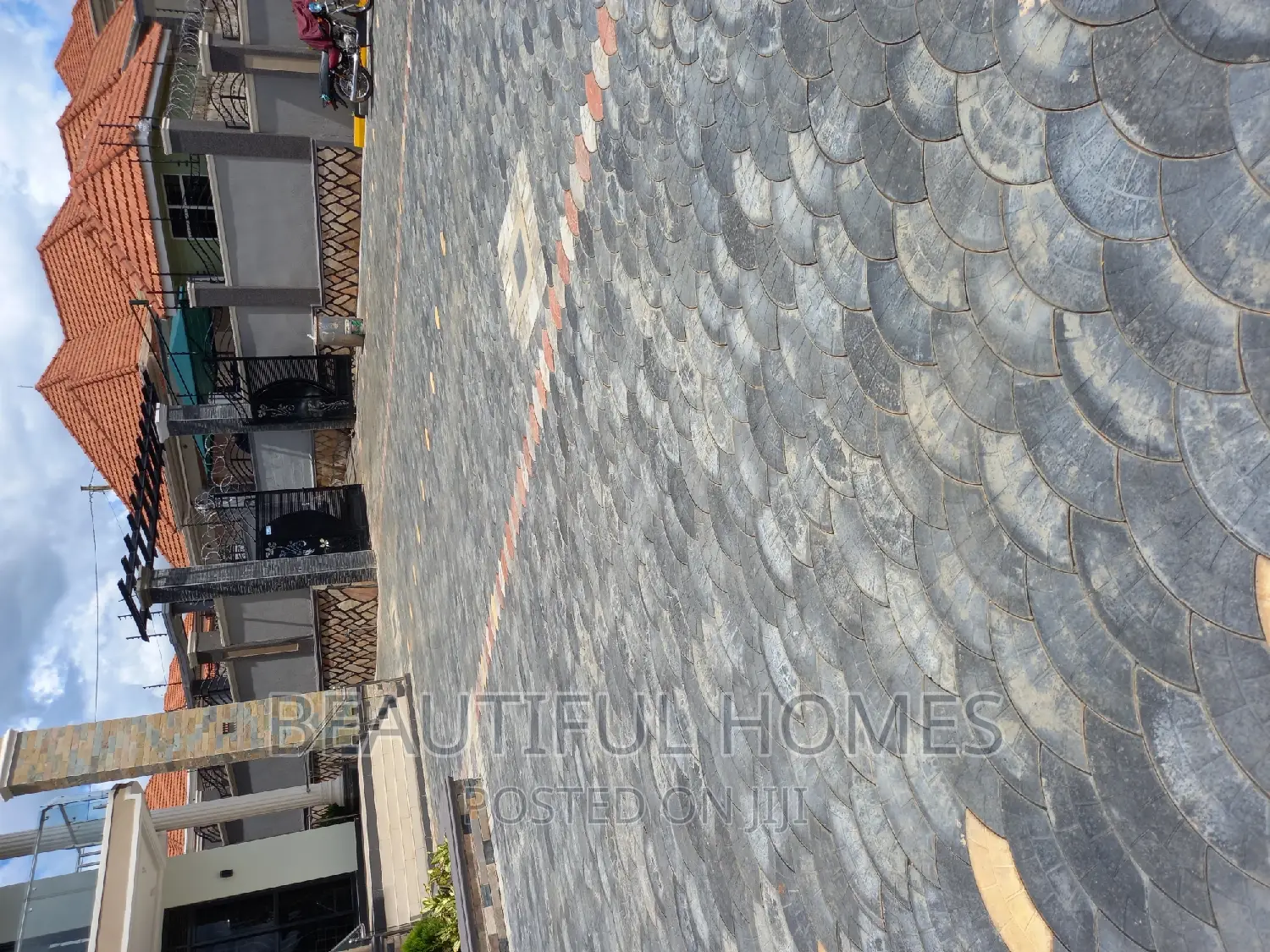 Furnished 6bdrm Mansion in Kira Organised for sale