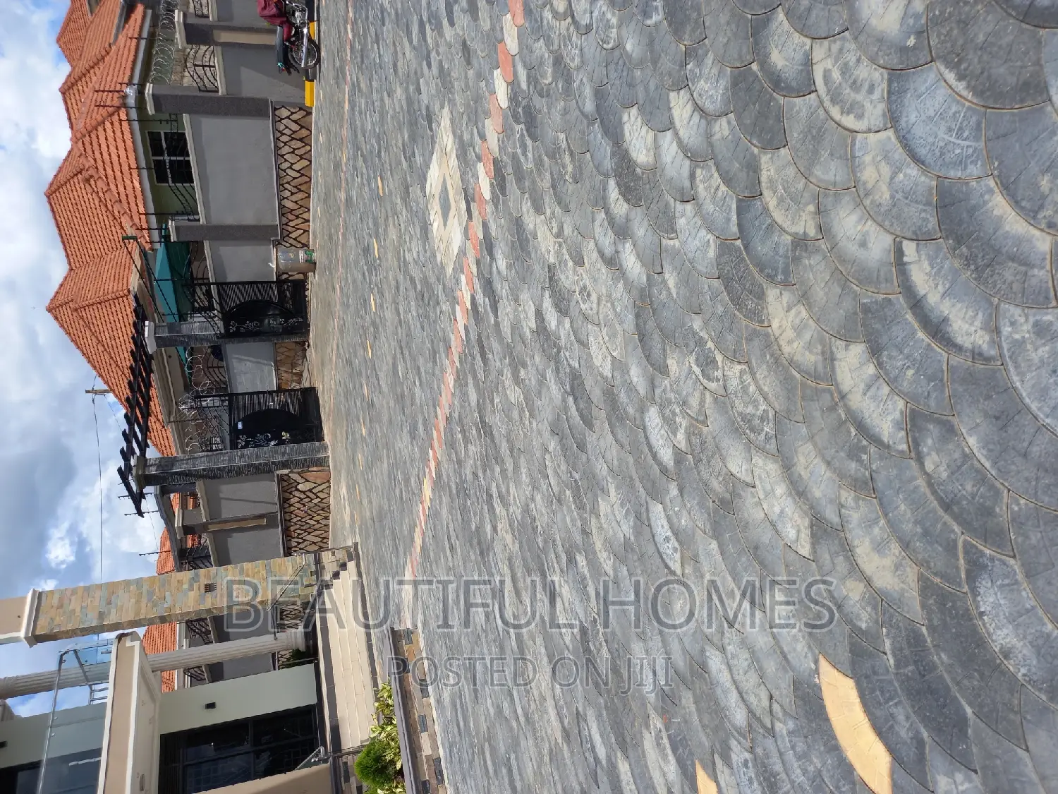 Furnished 6bdrm Duplex in Kira Ministers for sale
