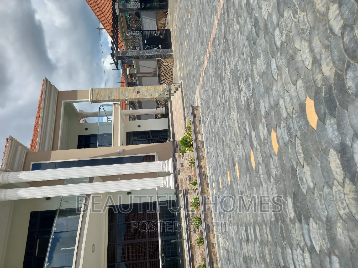 Furnished 6bdrm Duplex in Kira Ministers for sale