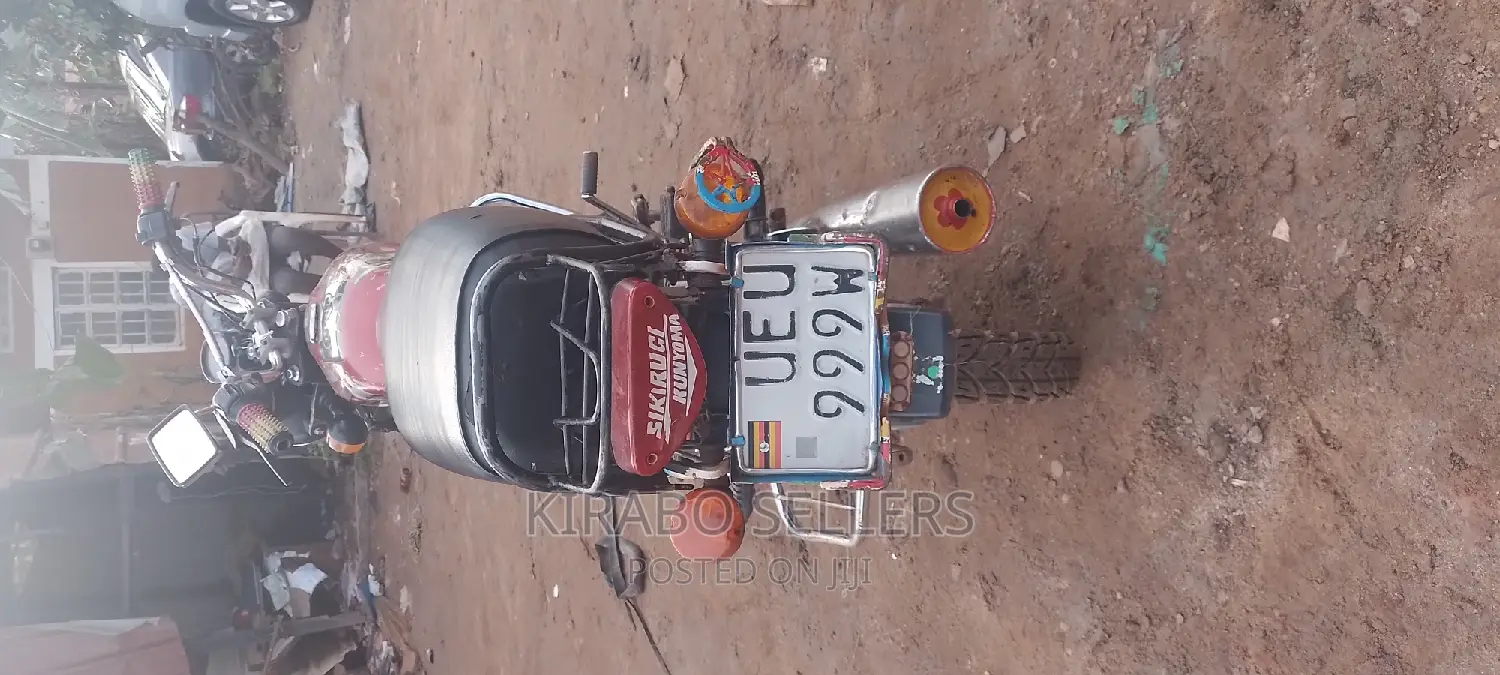 Bajaj Boxer 2018 Red