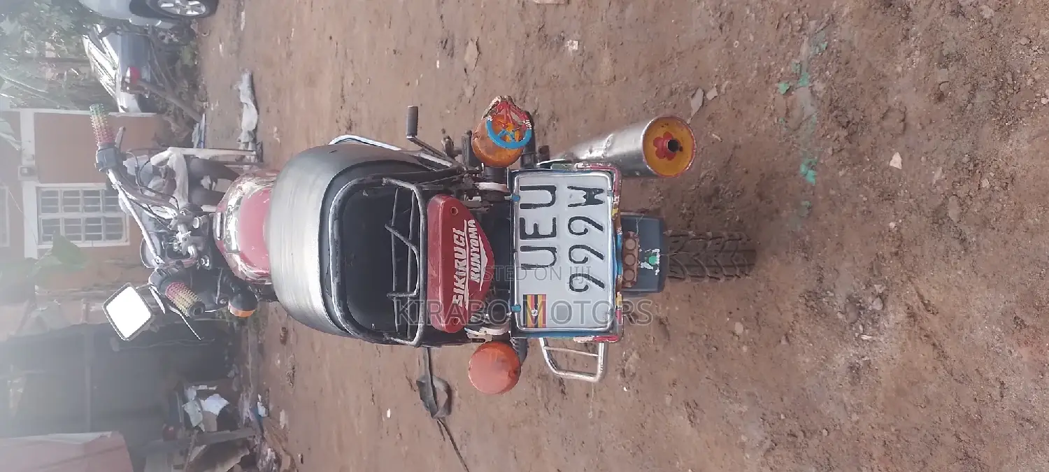 Bajaj Boxer 2018 Red