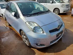 Photo - Toyota Vitz 2008 Silver