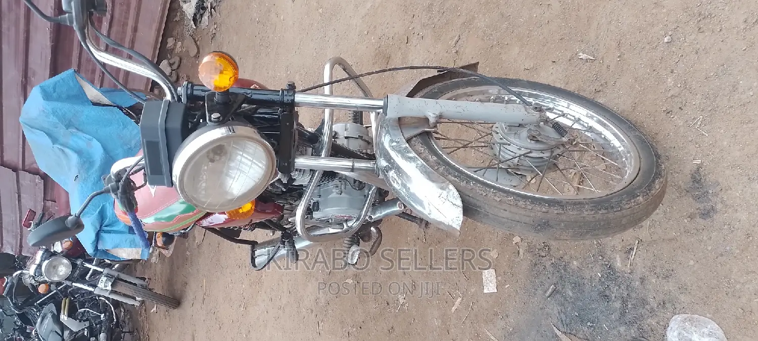 New Bajaj Boxer 100 2023 Red