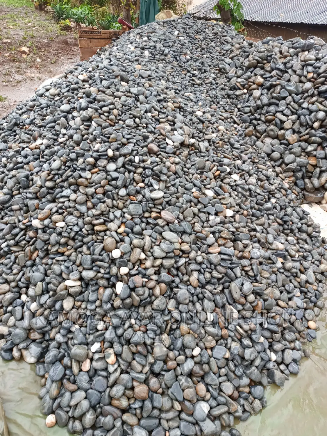 Lake/River White and Black Pebbles Stones