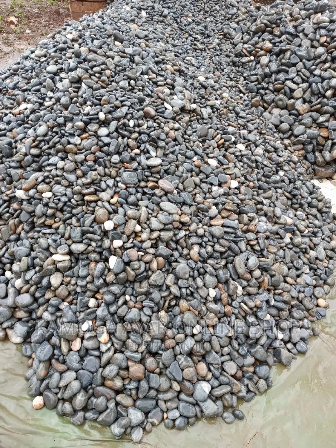 Lake/River White and Black Pebbles Stones
