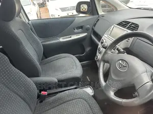 Toyota Ractis 1.5 AWD 2010 Silver