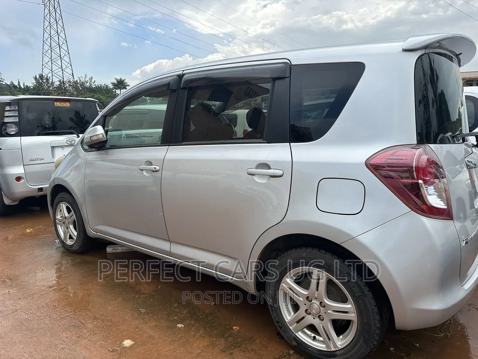 Toyota Ractis 1.5 AWD 2010 Silver