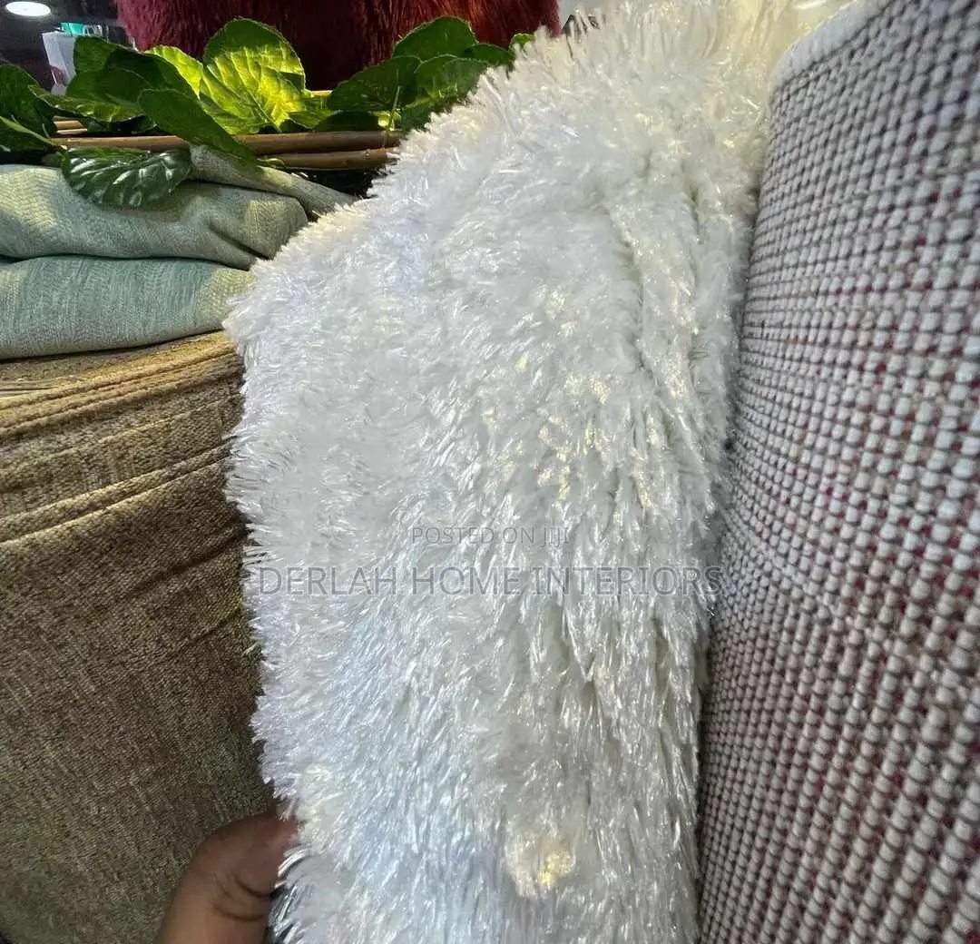 HIGH QUALITY FLUFFY CARPETS IN WHITE(2meters by 1.5 Meters )
