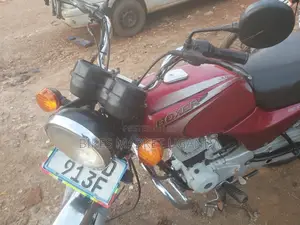 TVS HLX 125 2020 Red