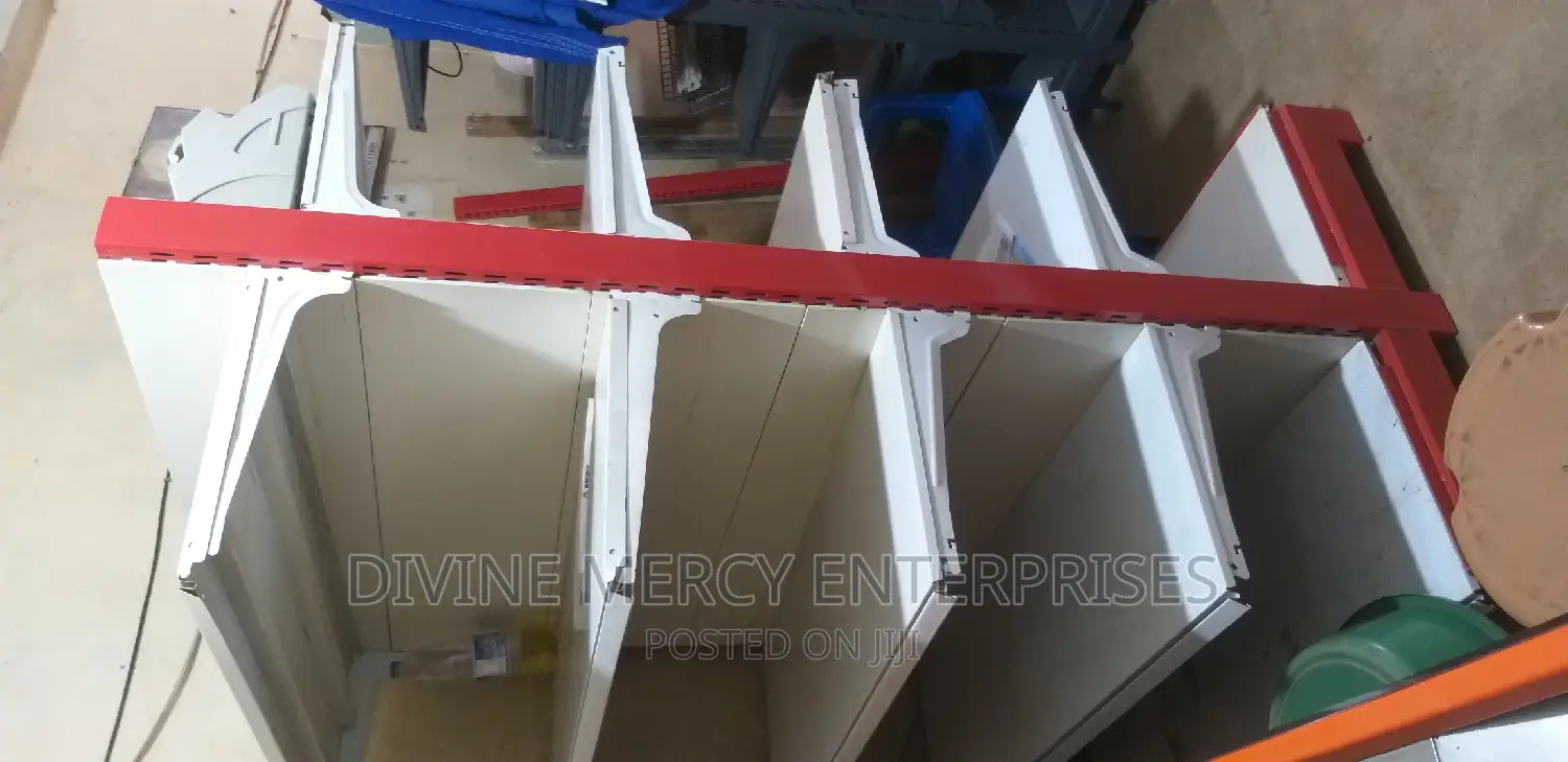 Dauble Supermarket Shelves