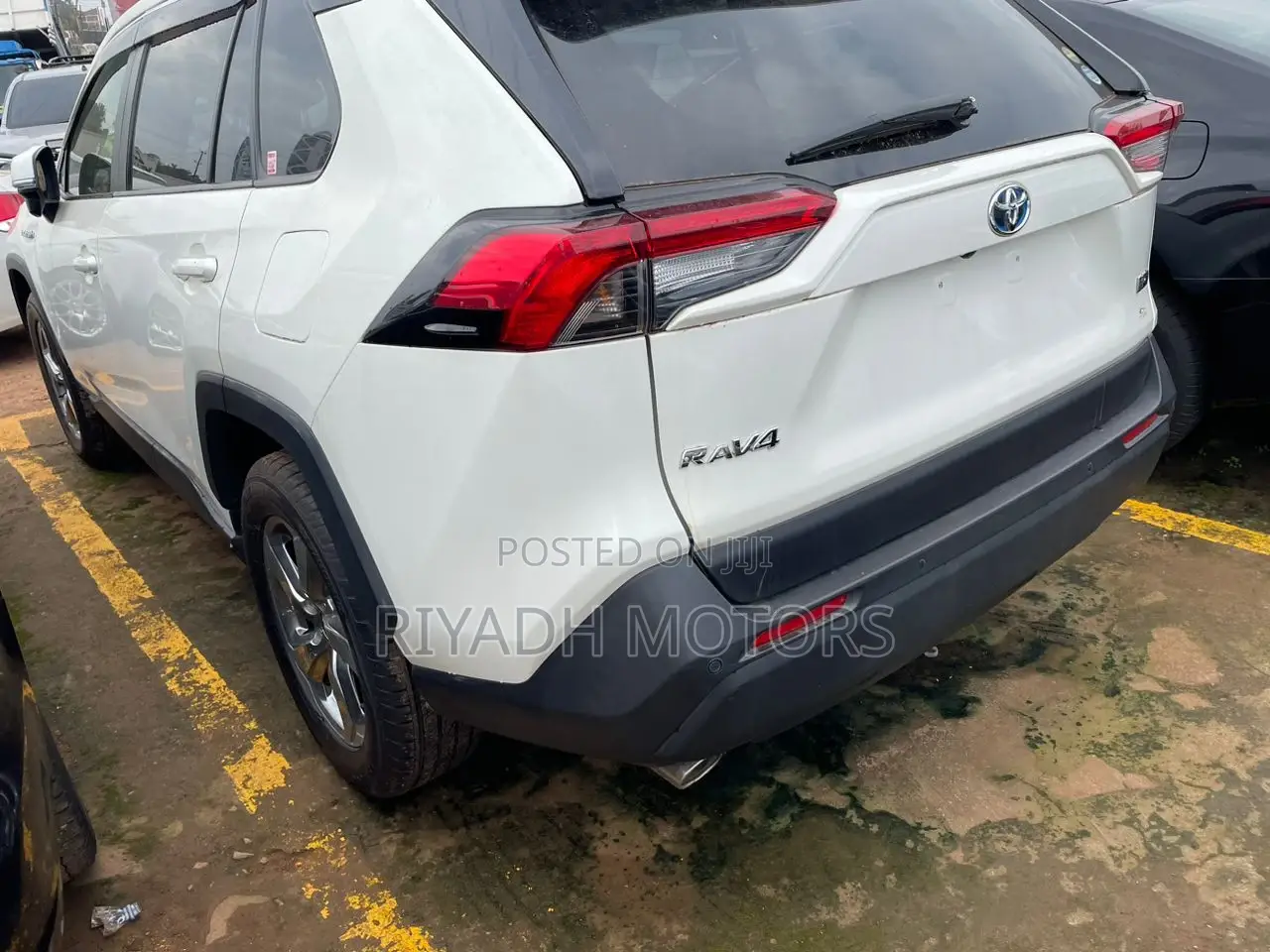 Toyota RAV4 2022 White