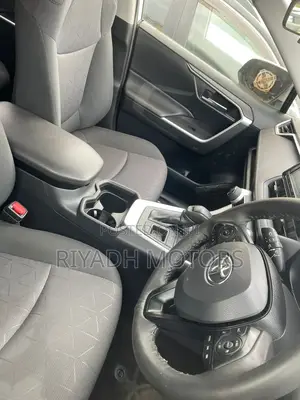 Toyota RAV4 2022 White