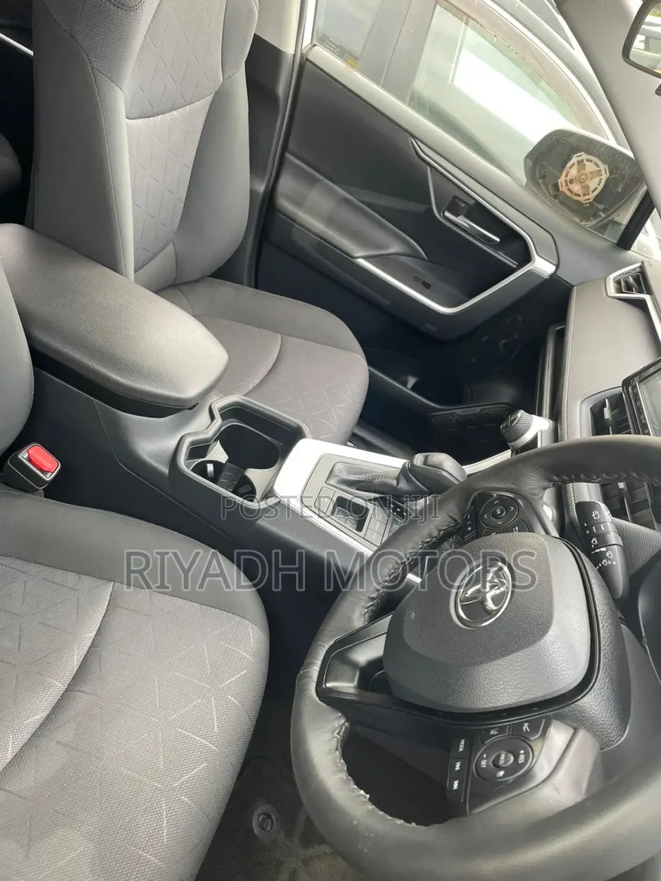 Toyota RAV4 2022 White