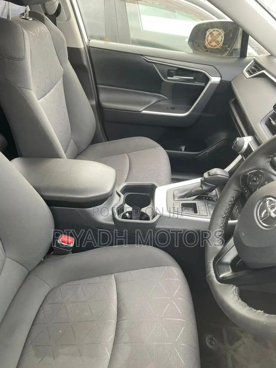 Toyota RAV4 2022 White