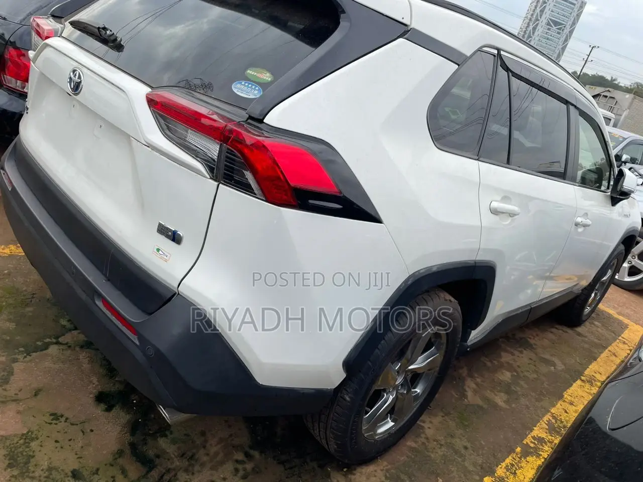 Toyota RAV4 2022 White