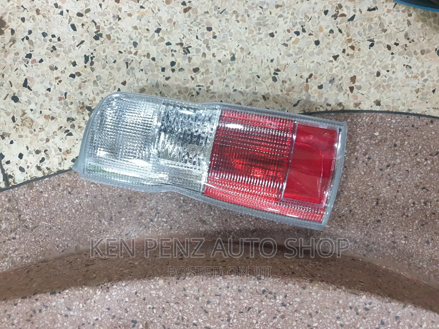 Nissan Caravan Taillamps ( 2006 - 2008)